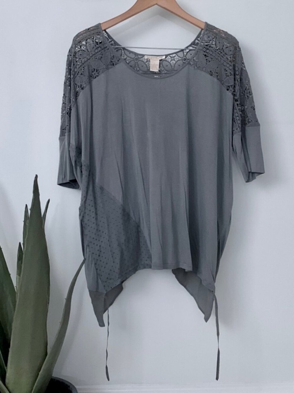 Gold Hawk Grey Silk, Lace, and Bamboo Top Size L NWT